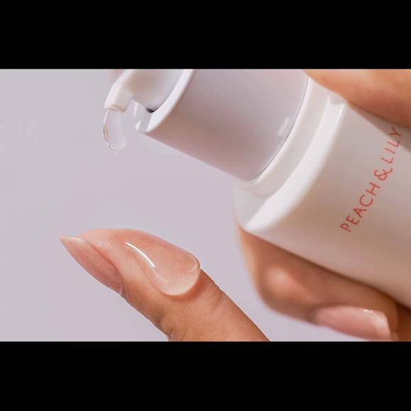 Peach and Lily Glass Skin Refining Serum - Picture 3 of 5